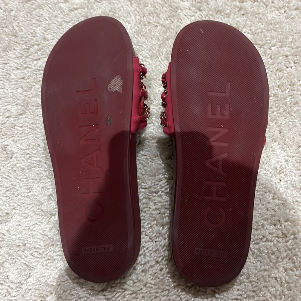 Authentic Chanel Tropiconic interlocking CC Chanel Slides Sz. 38 in Burgundy - Picture 2 of 6